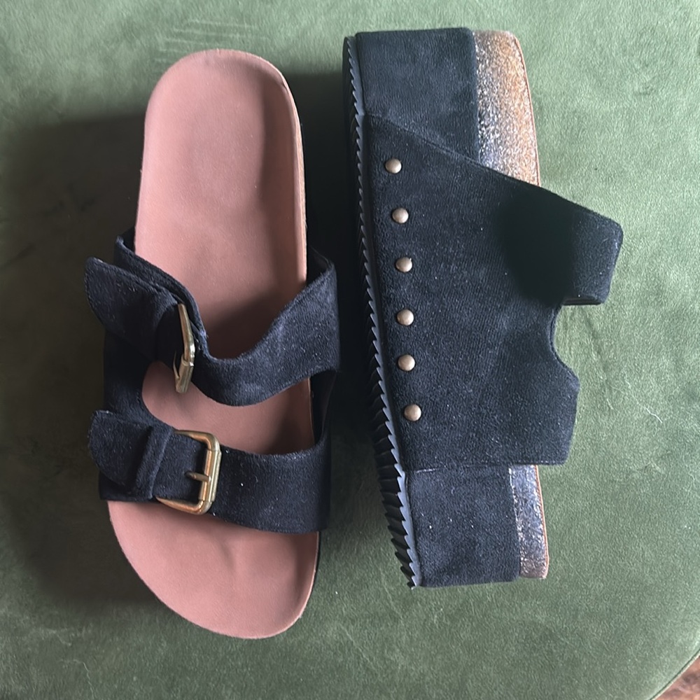 Platform sandals! - Picture 2 of 5